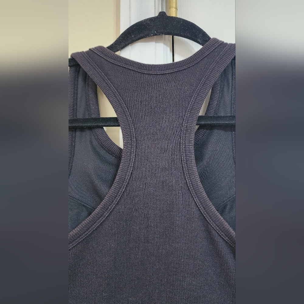 ALO Yoga Black Fitted Backless Tank Top - Picture 4 of 5